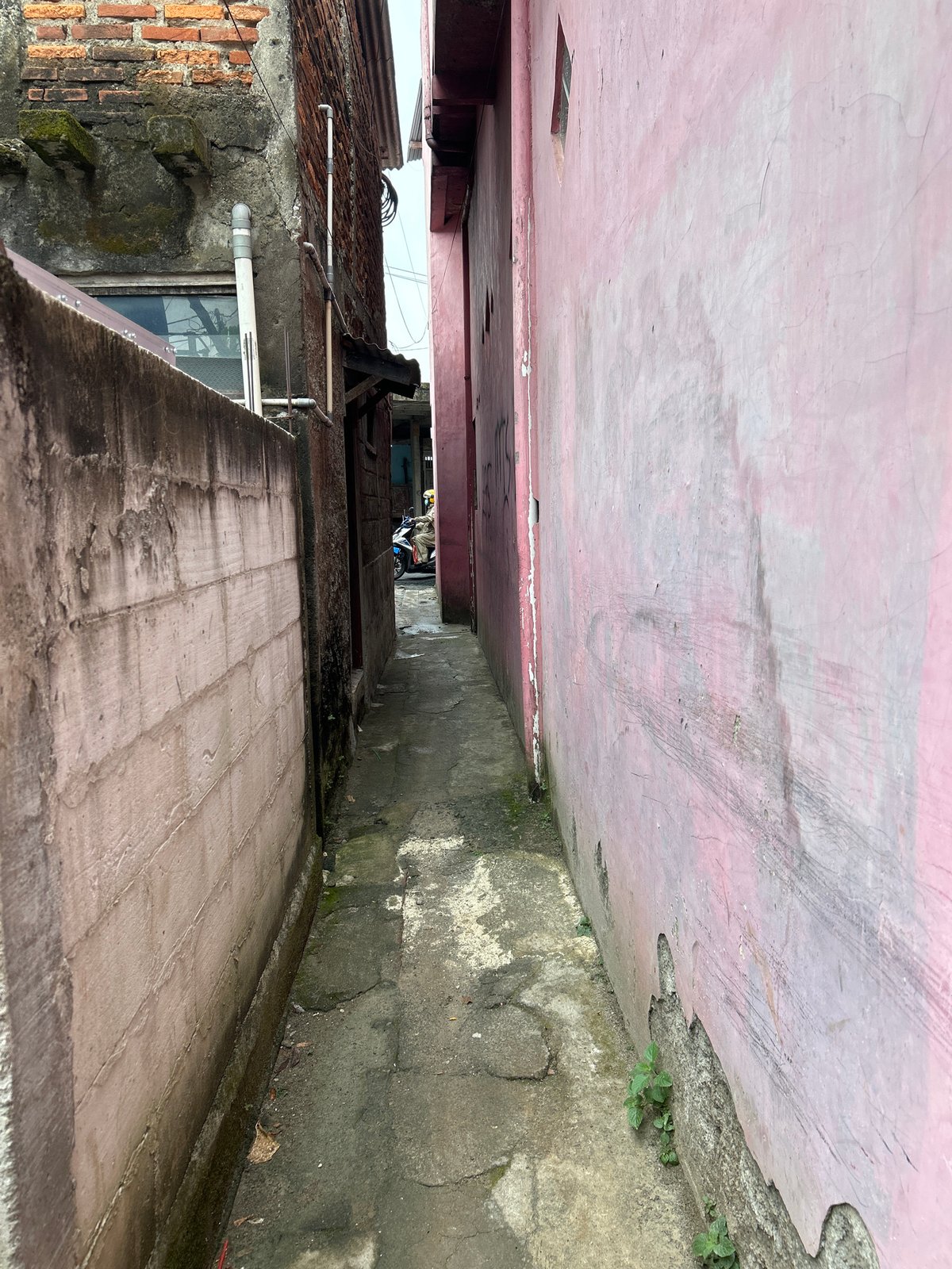 Morning street life and domestic scenes in East Jakarta's Pondok Bambu