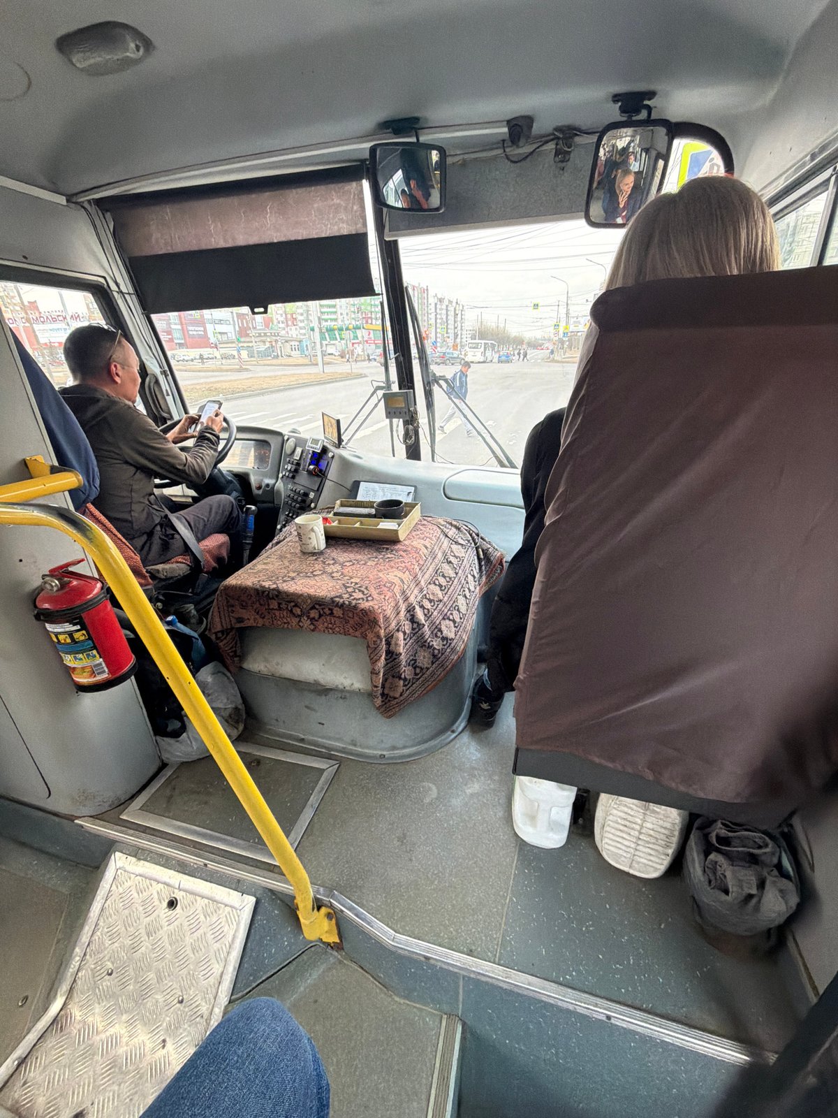 Bus driver uses smartphone while on duty in Krasnoyarsk