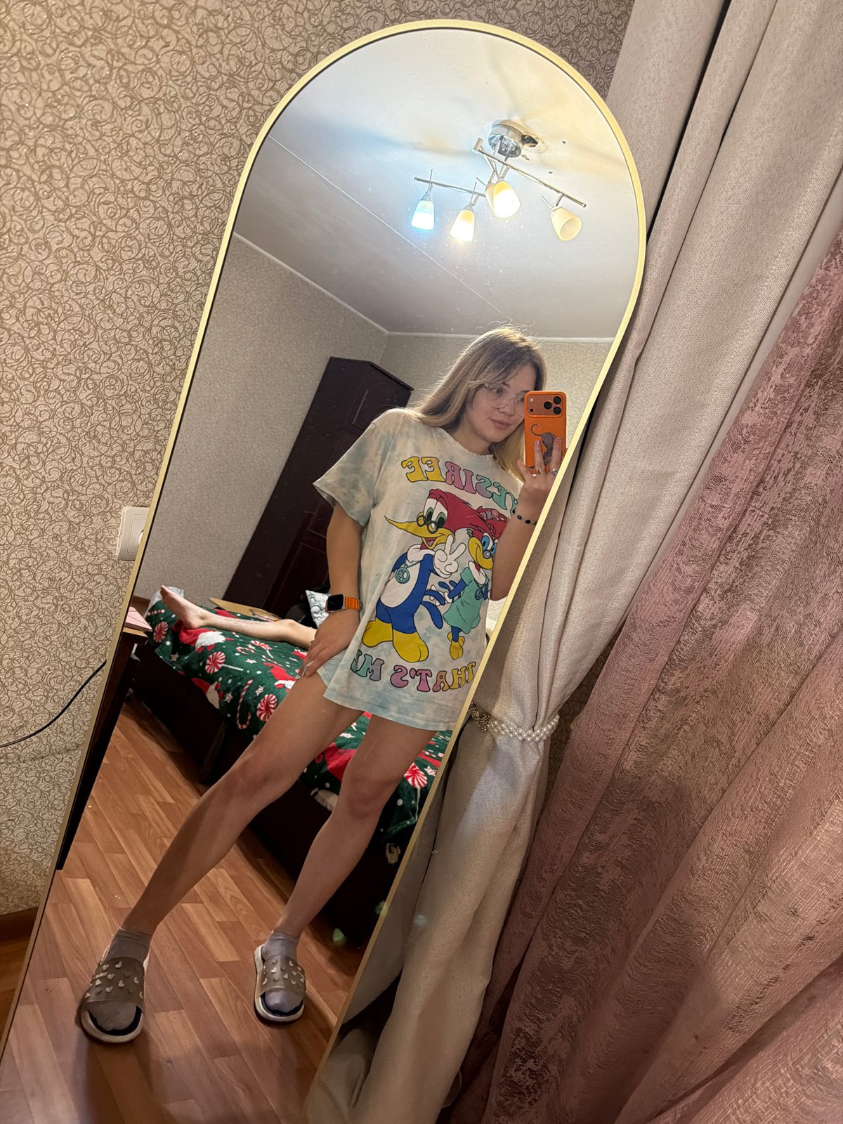Woman documents evening with mirror selfies in Naberezhnye Chelny