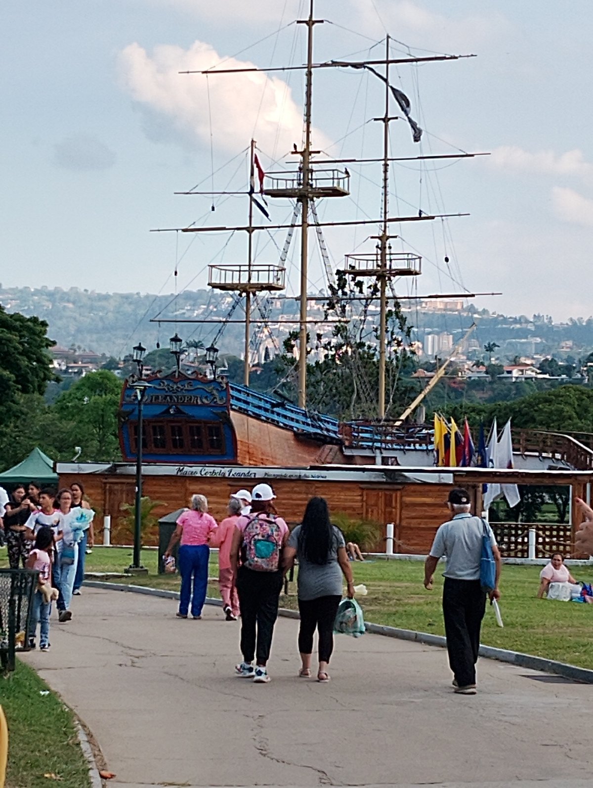 Evening visitors explore historic ship replica at Caracas park
