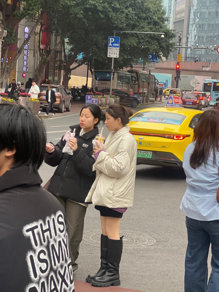 Daily street life documented across Chongqing's Yuzhong District