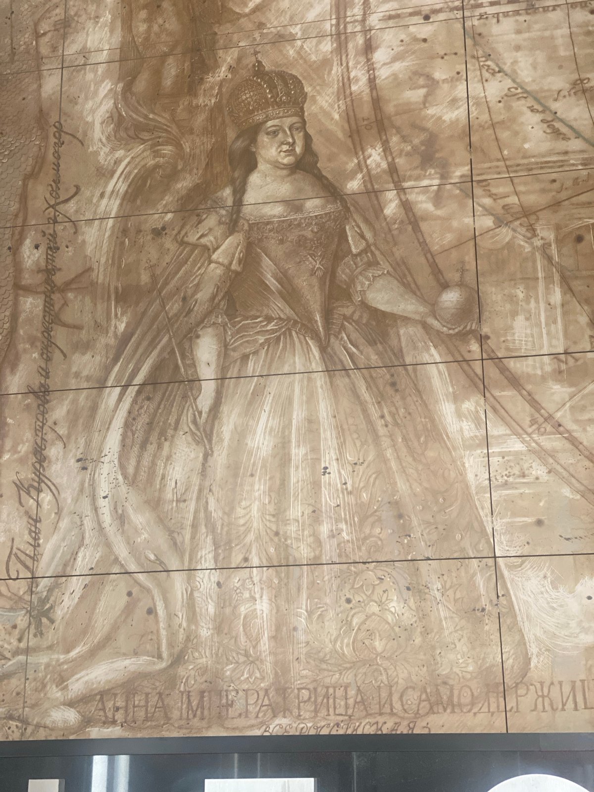 Moscow wall mural shows crowned woman with globe