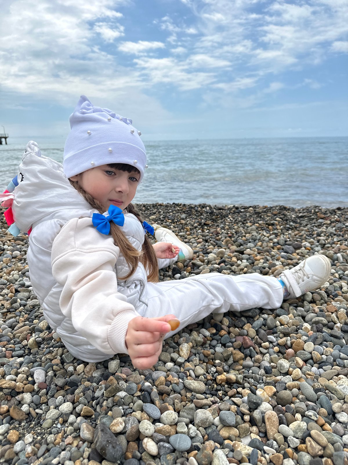 Family morning at Sochi's Marine Garden, child feeds pigeons