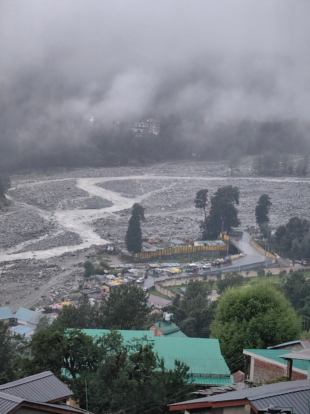Misty morning at Vashisht's temple and thermal springs
