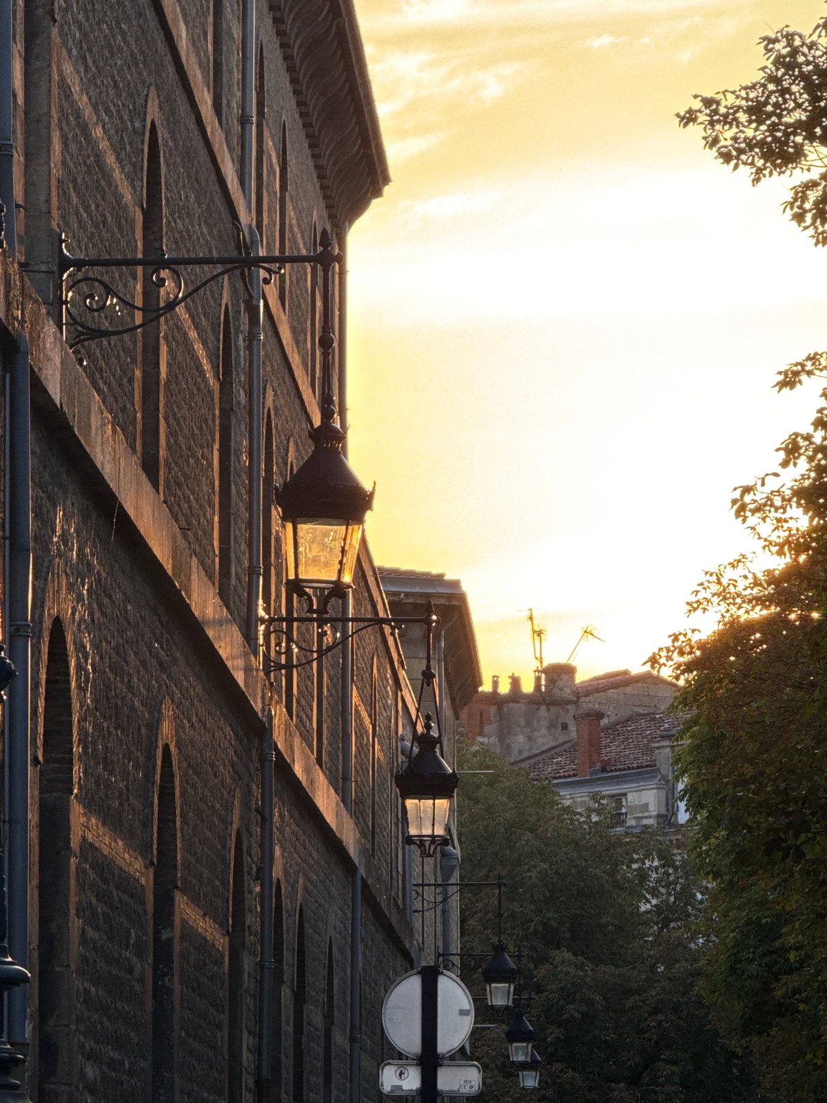 Golden hour and street textures around Bordeaux's Notre-Dame quarter