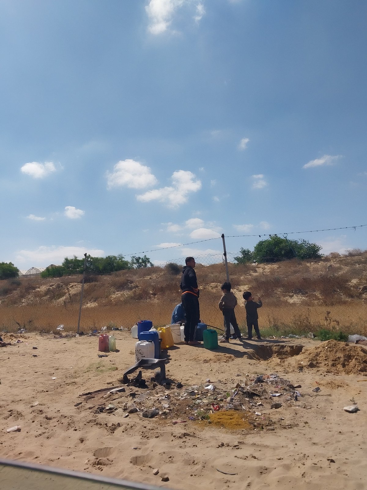 Temporary settlement conditions documented in Deir el-Balah