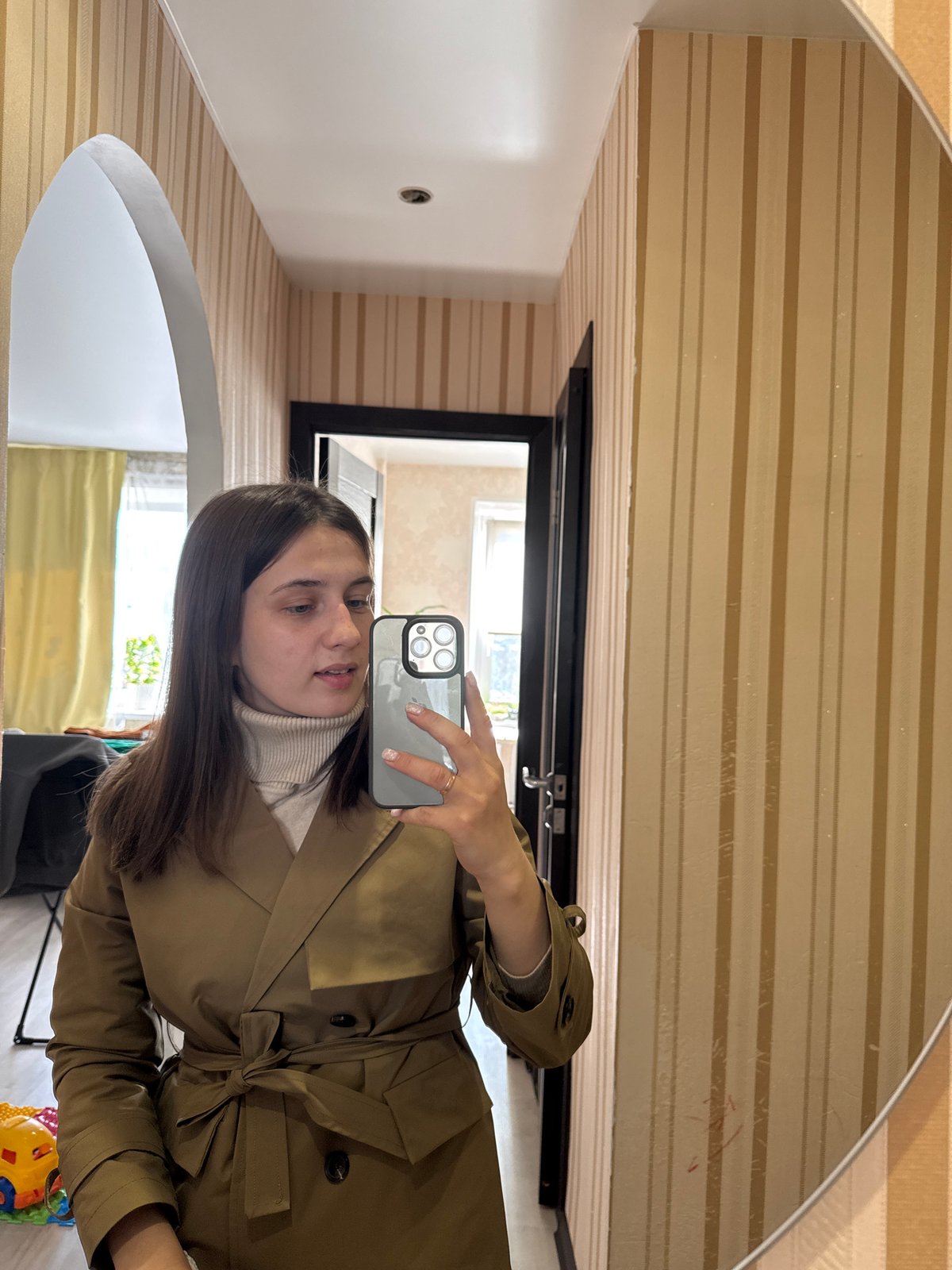 Woman documents morning selfies and houseplants in Chaikovsky apartment