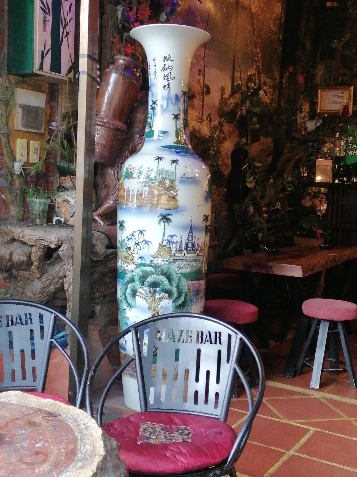 A Da Lat morning: street scenes, quirky art, and cafe culture