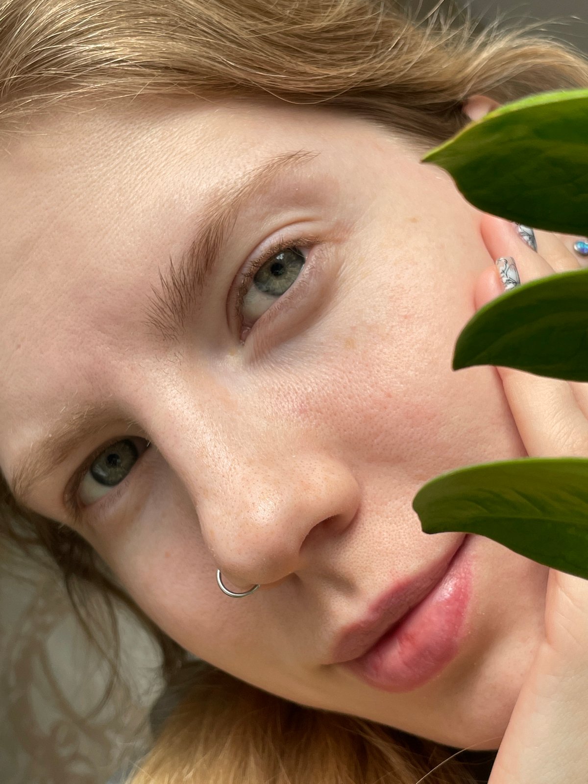 Portrait photos captured in Izhevsk show person and cat
