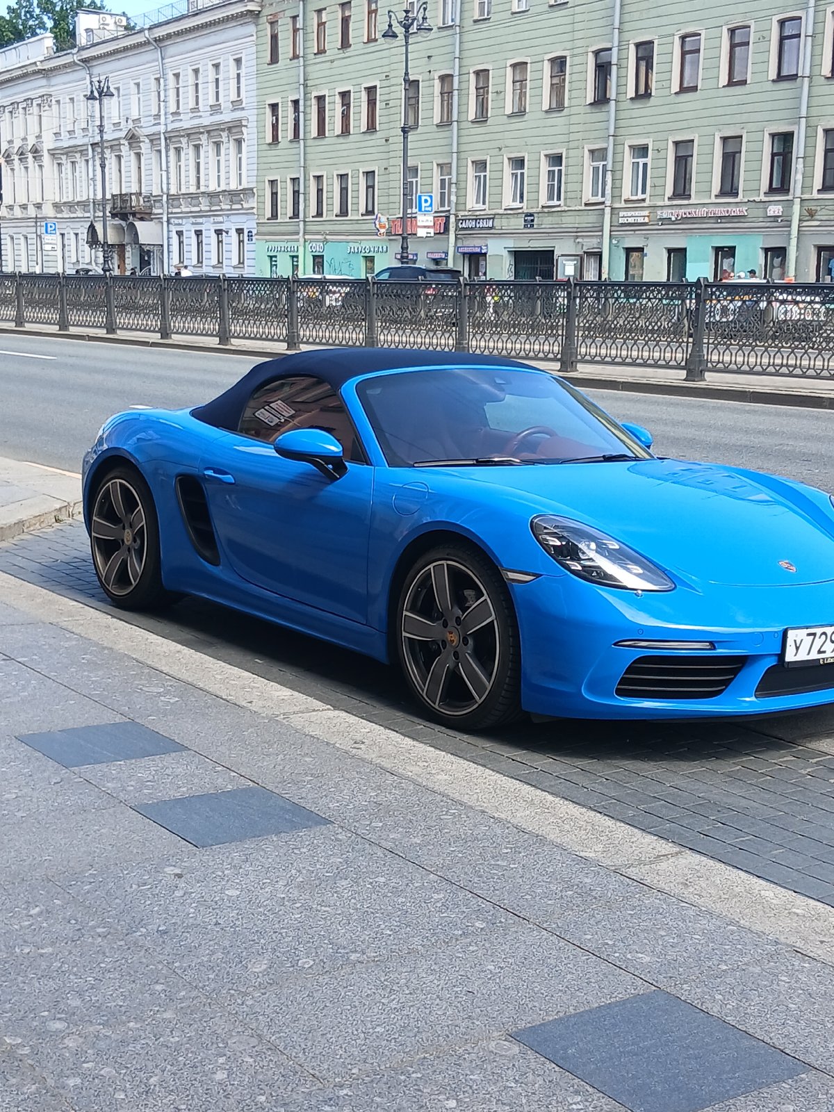 Street scenes along a neoclassical St. Petersburg corridor, summer morning.