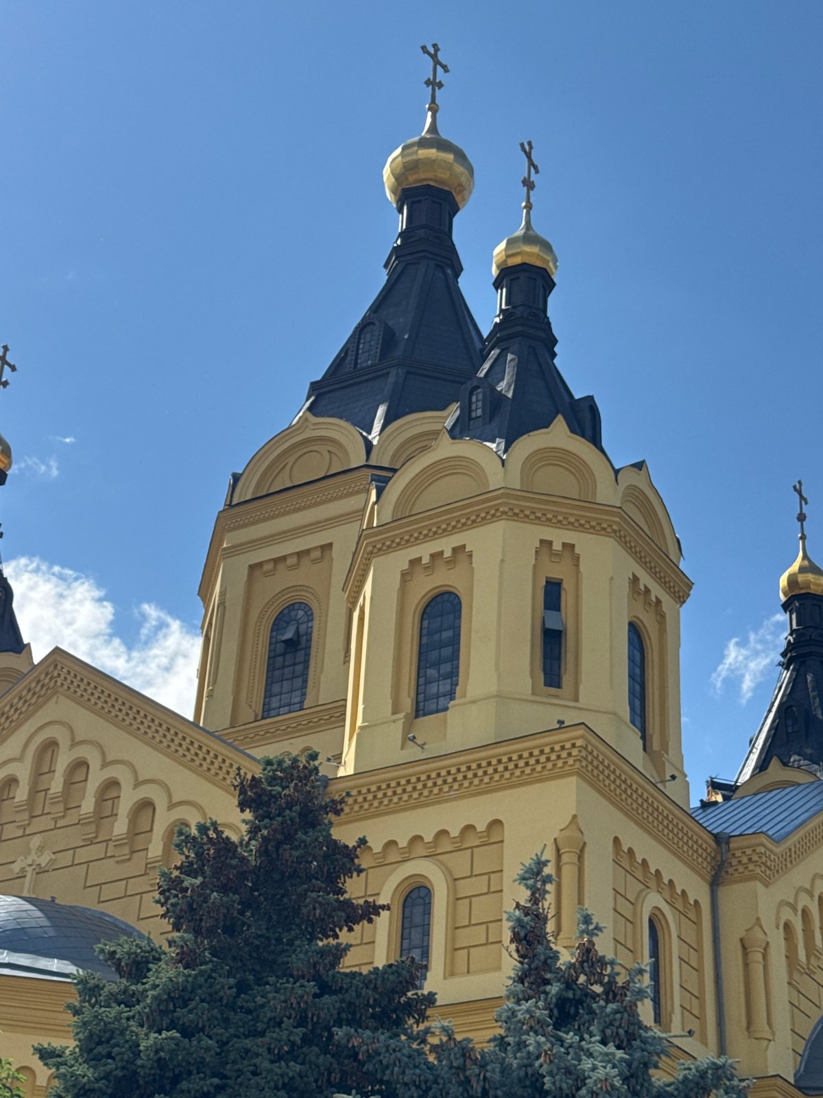 Along the Volga in Nizhny Novgorod: cathedral, boats, and riverfront