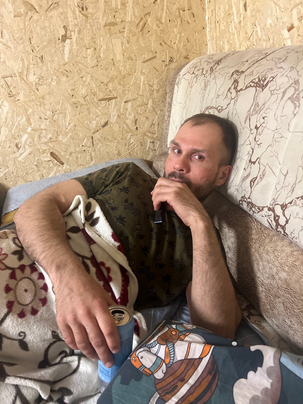 Evening family moments documented in Chaikovsky, Russia home