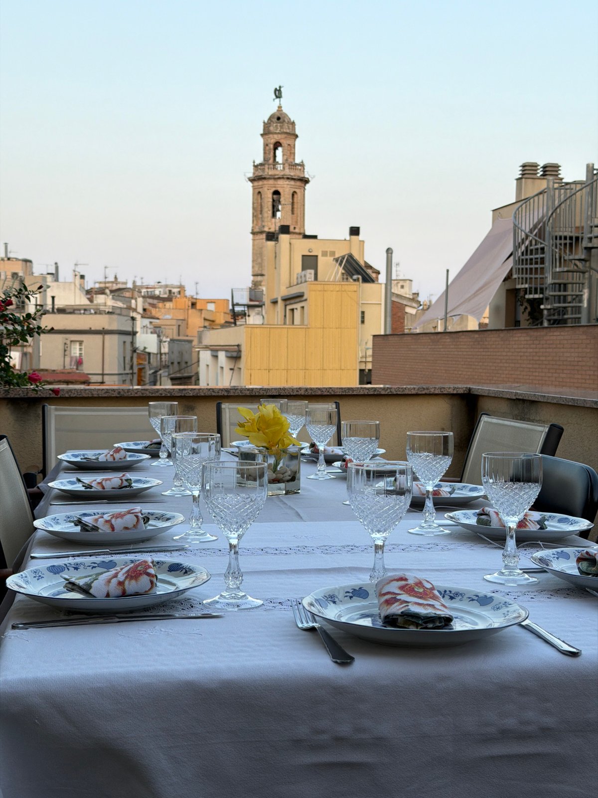 Rooftop table set for dinner overlooking El Vendrell