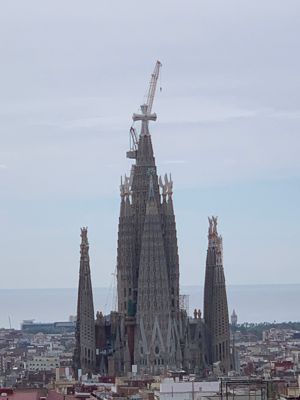Barcelona morning: Sagrada Familia construction, skateboarding, daily life documented