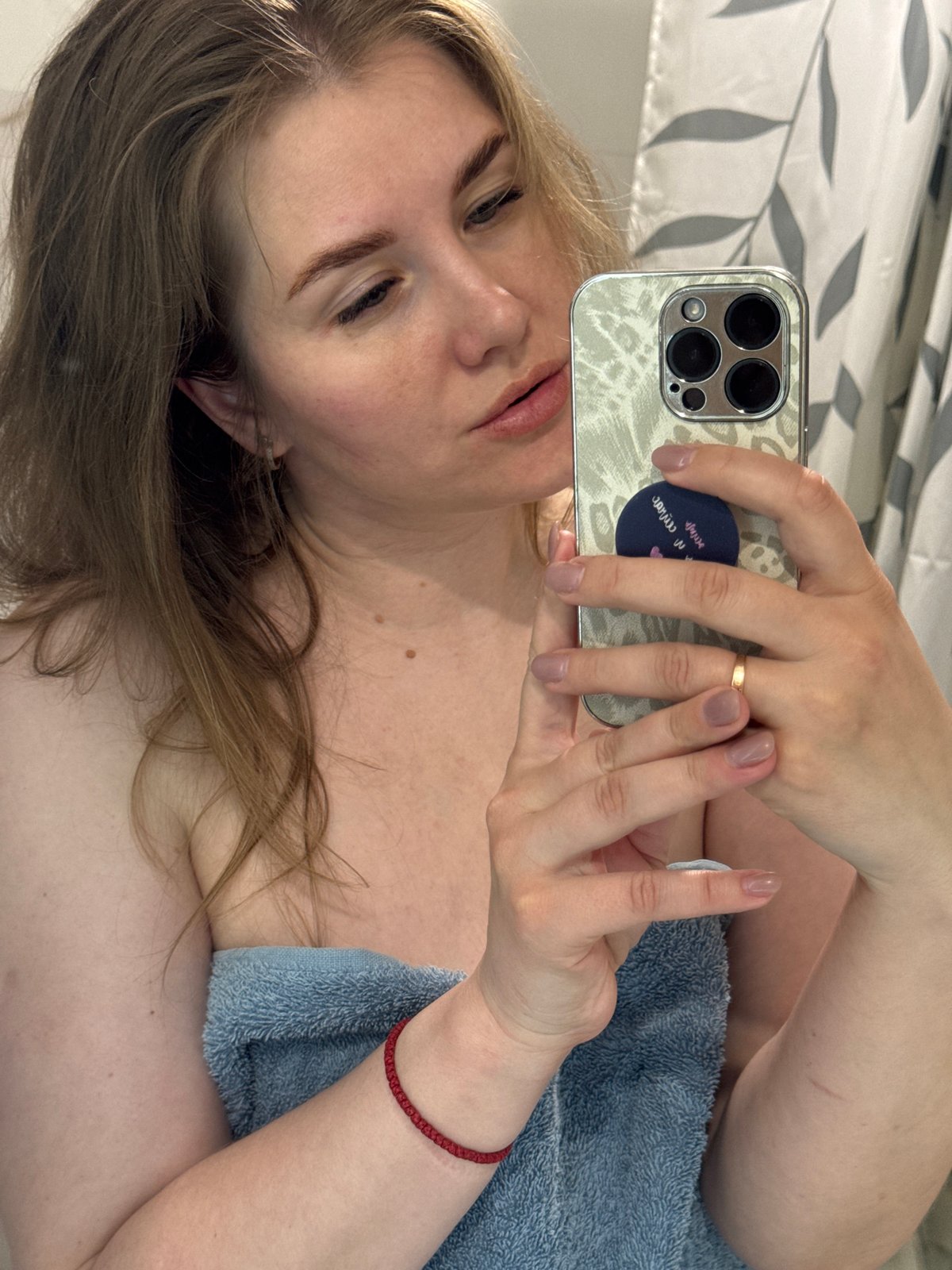 Woman takes bathroom selfies in Ферма, Russia