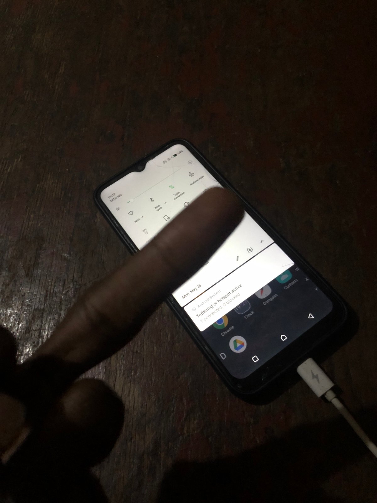 Smartphone user captures evening device usage and charging session