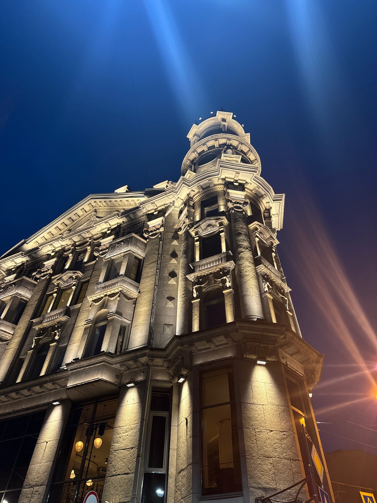 Evening architectural tour documented across Saint Petersburg's illuminated landmarks