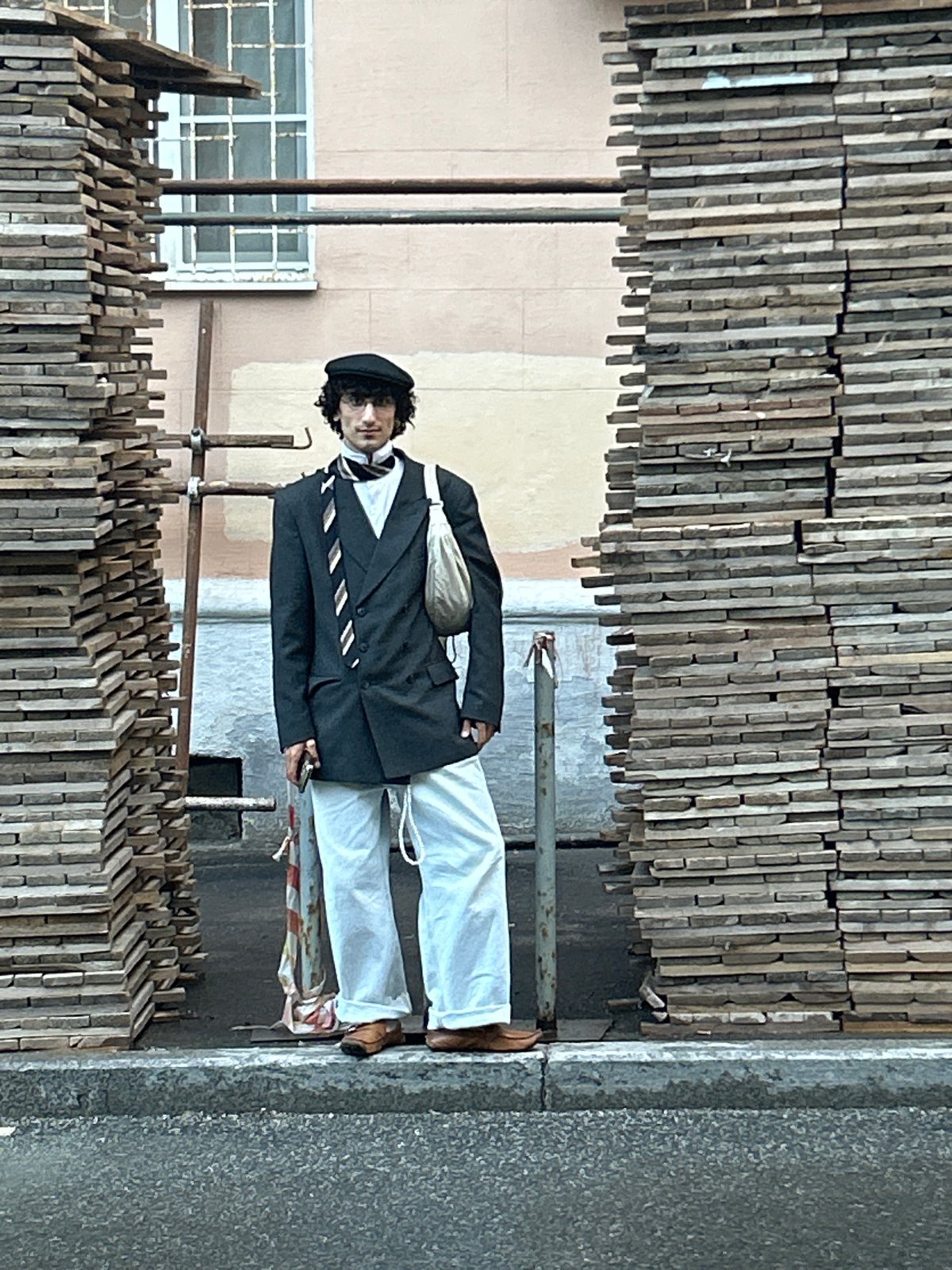 Mixed urban scenes documented at single location within minutes