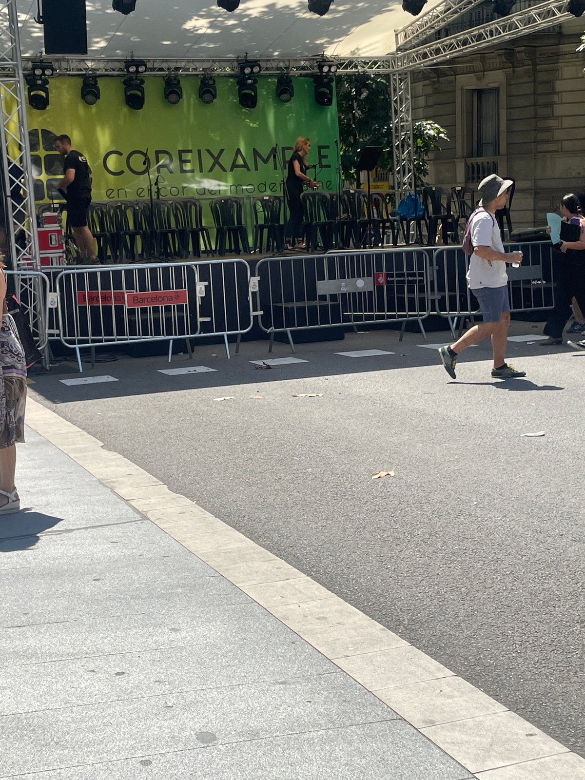 Barcelona hosts simultaneous street fair and bachelorette celebrations Friday morning