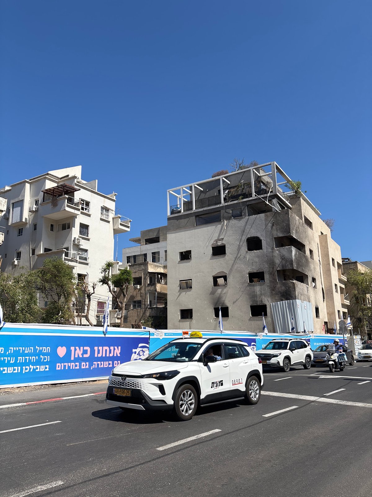 Morning street scenes documented in Tel Aviv under clear skies