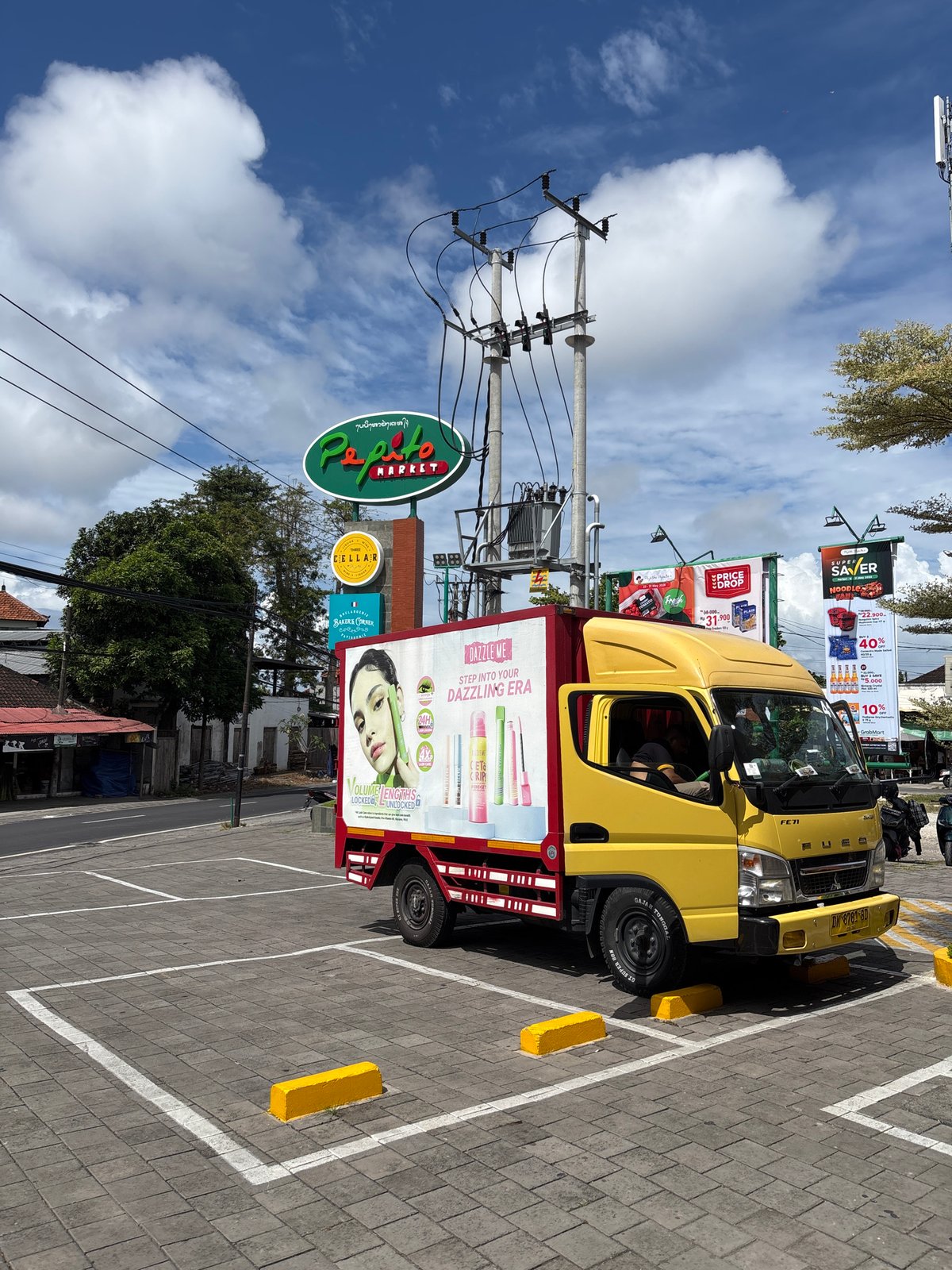 Morning street scenes documented in Kuta Selatan, Indonesia