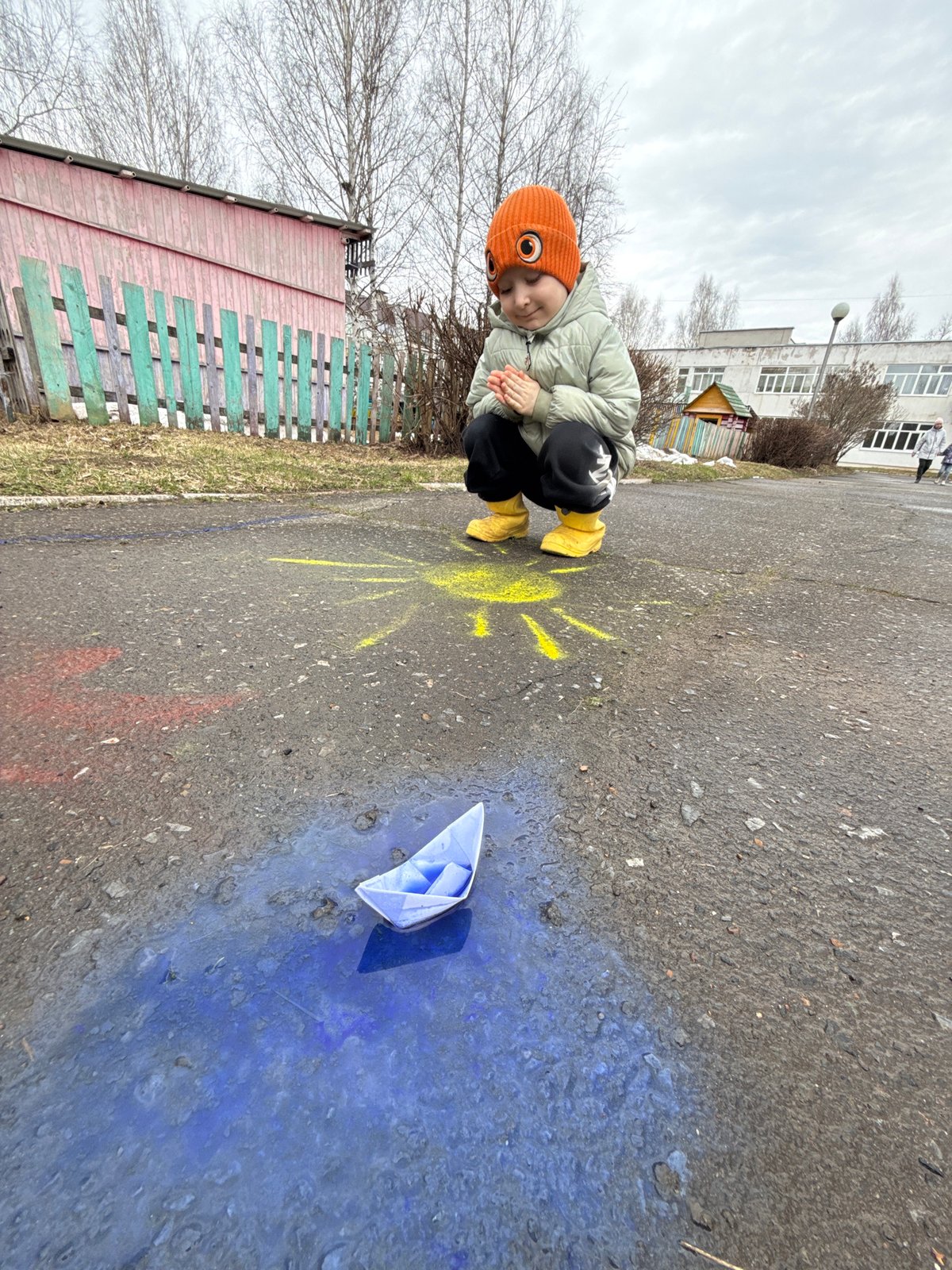 Casual moments captured across Chaikovsky, Russia in 13-minute span