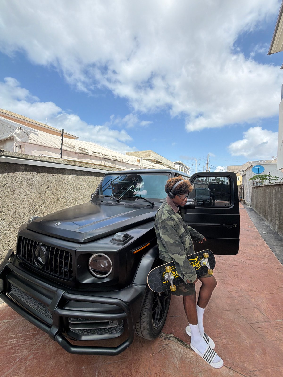 Street-style shoot around a G-Wagon in Igboefon