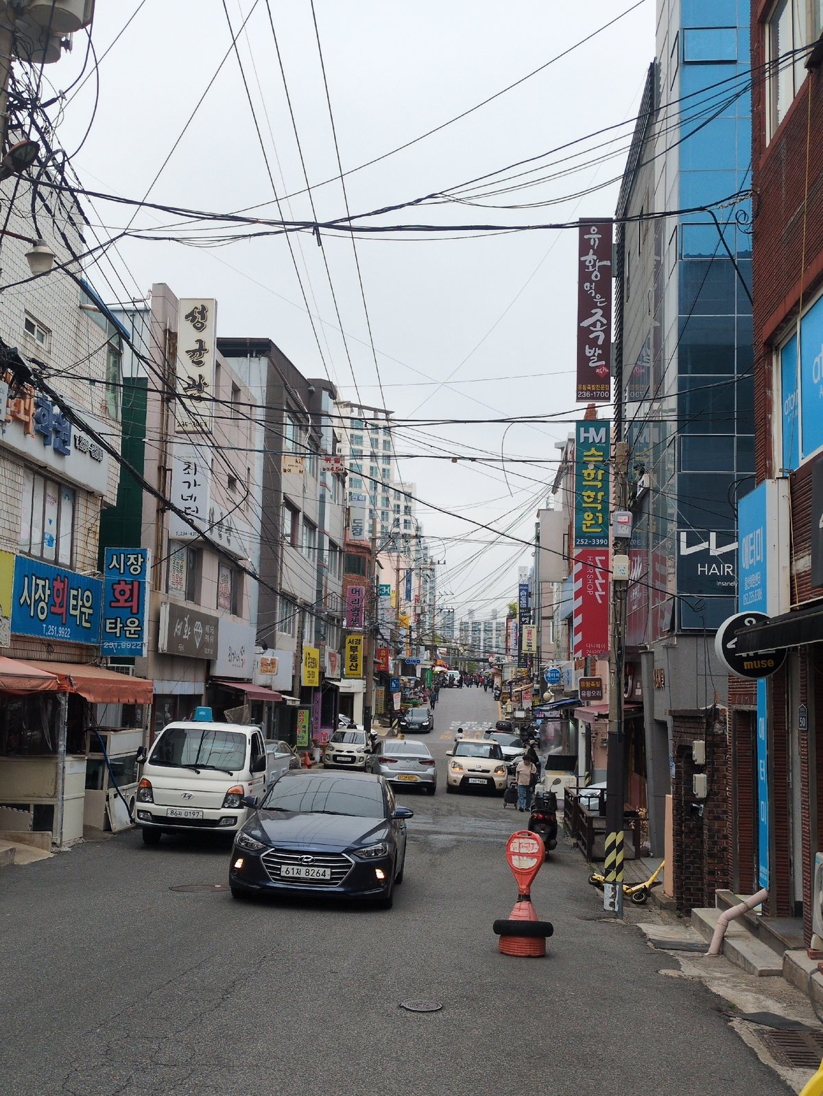 Early morning street scenes documented in Ulsan, South Korea