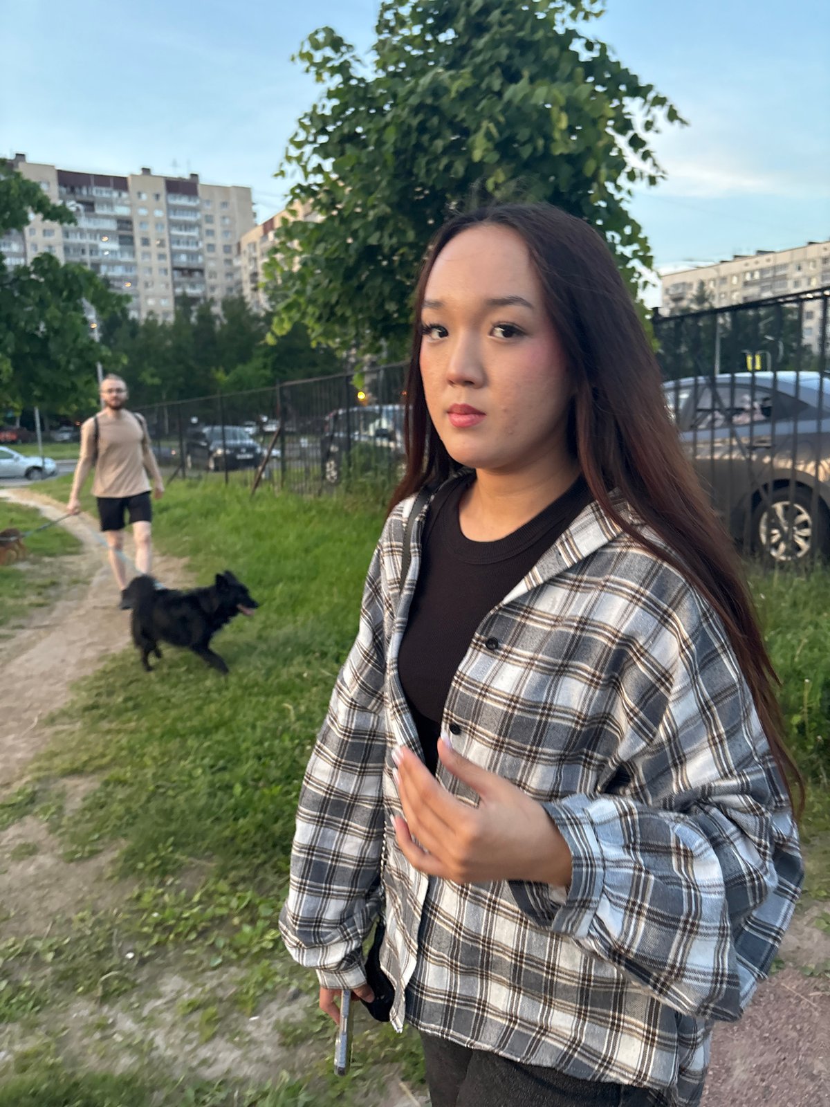 Young people gather for evening park meetup in Sinyavino