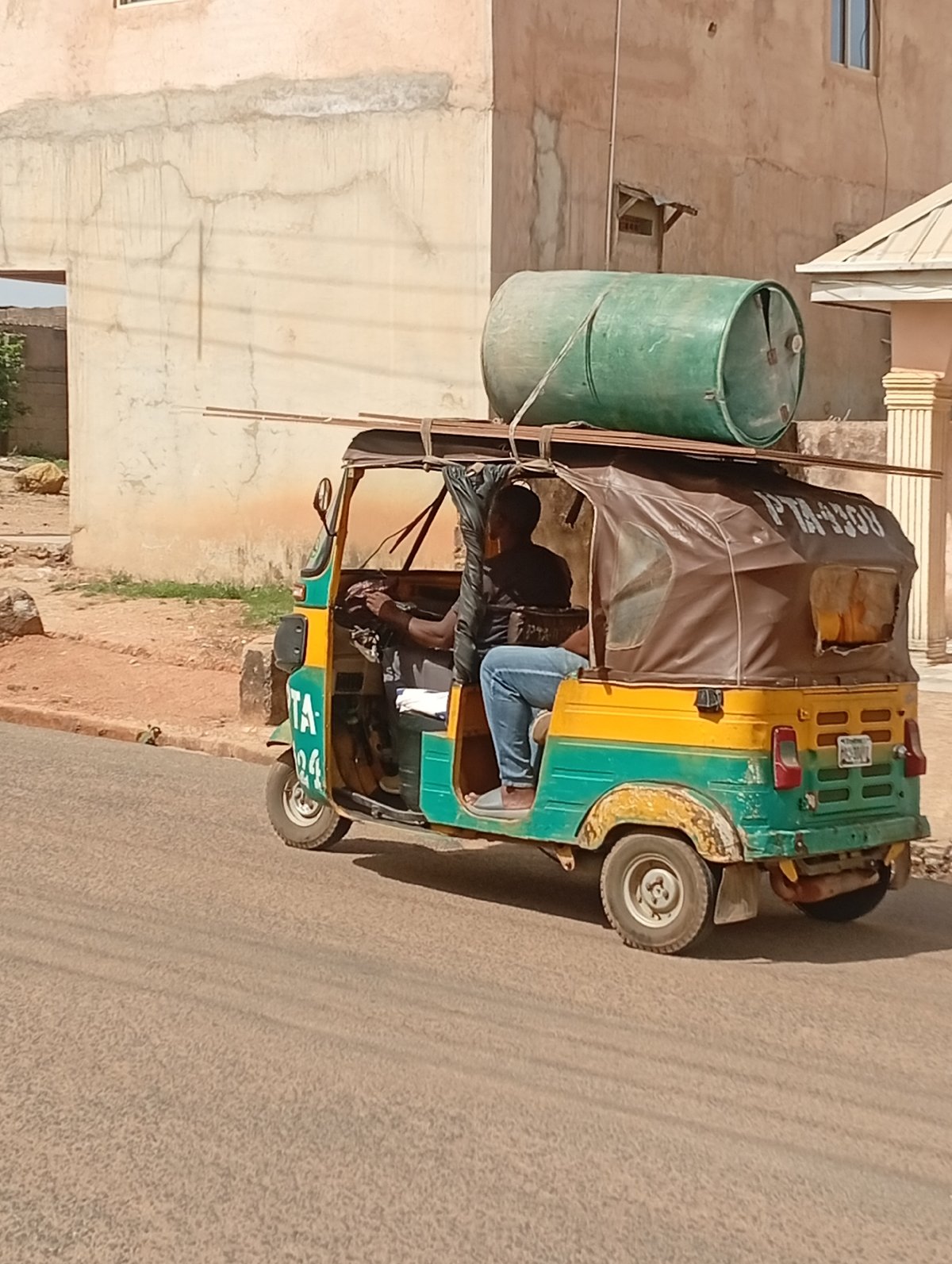 Keke tricycle spotted on paved road in Barakin Akawo