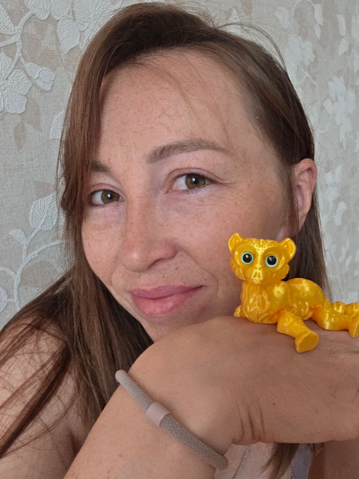 Woman spotted wearing yellow toy cat on forearm