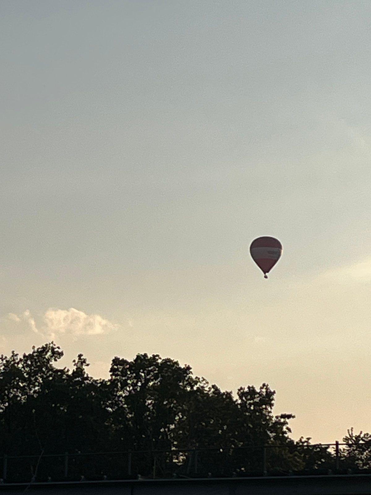 Hot air balloon spotted over Mönchengladbach during evening flight