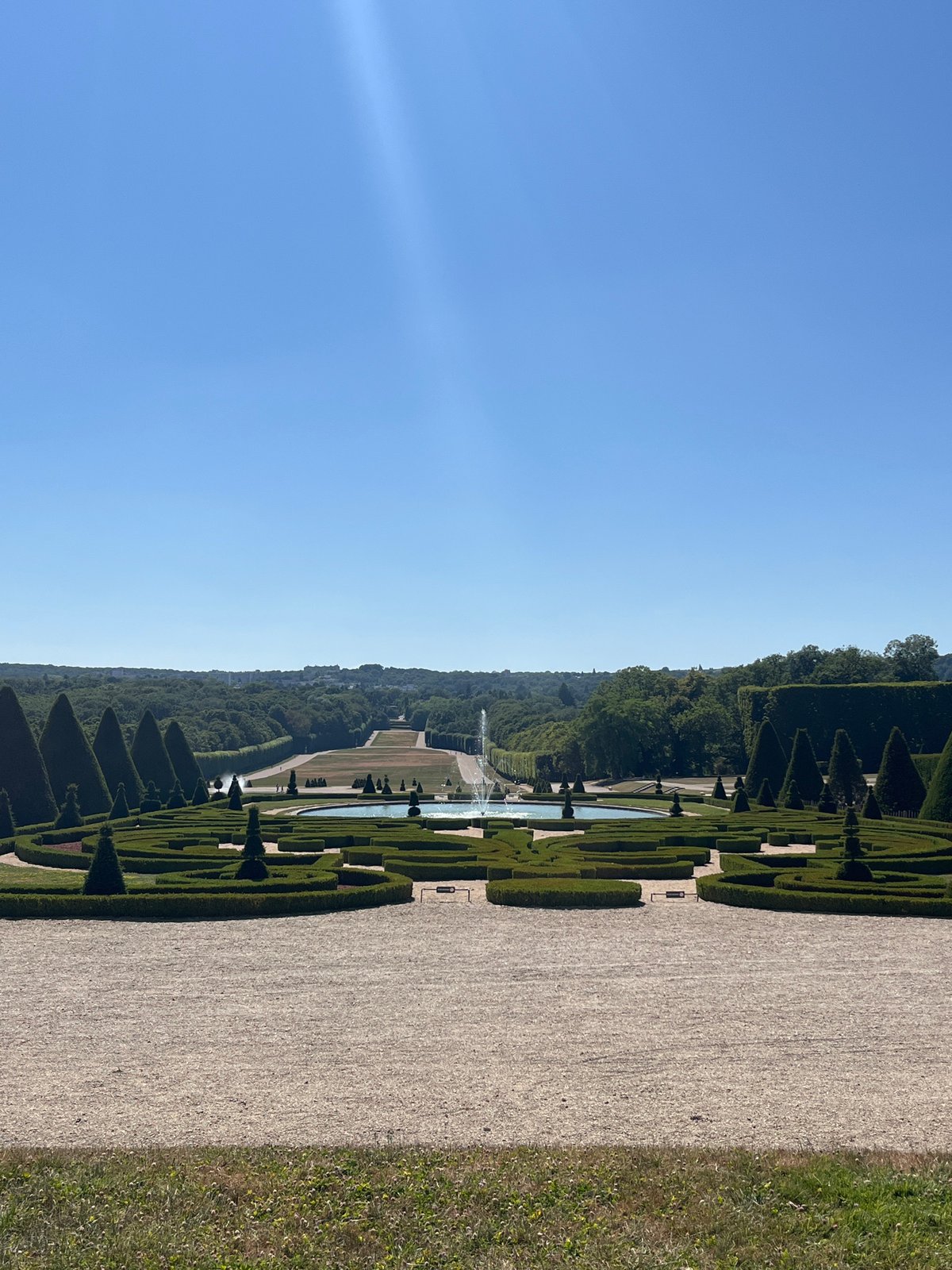 Château de Sceaux: formal gardens, ornate architecture, and a wedding