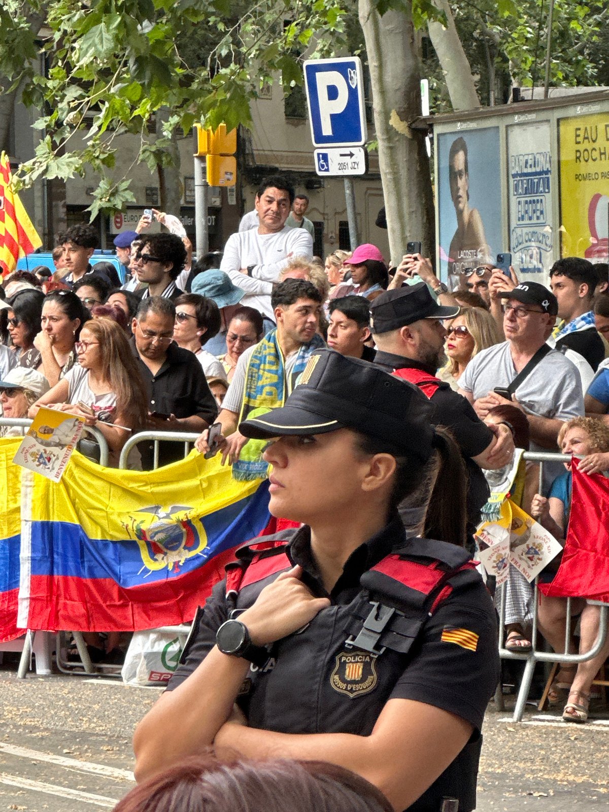 Catalan flag gathering draws police presence in Barcelona