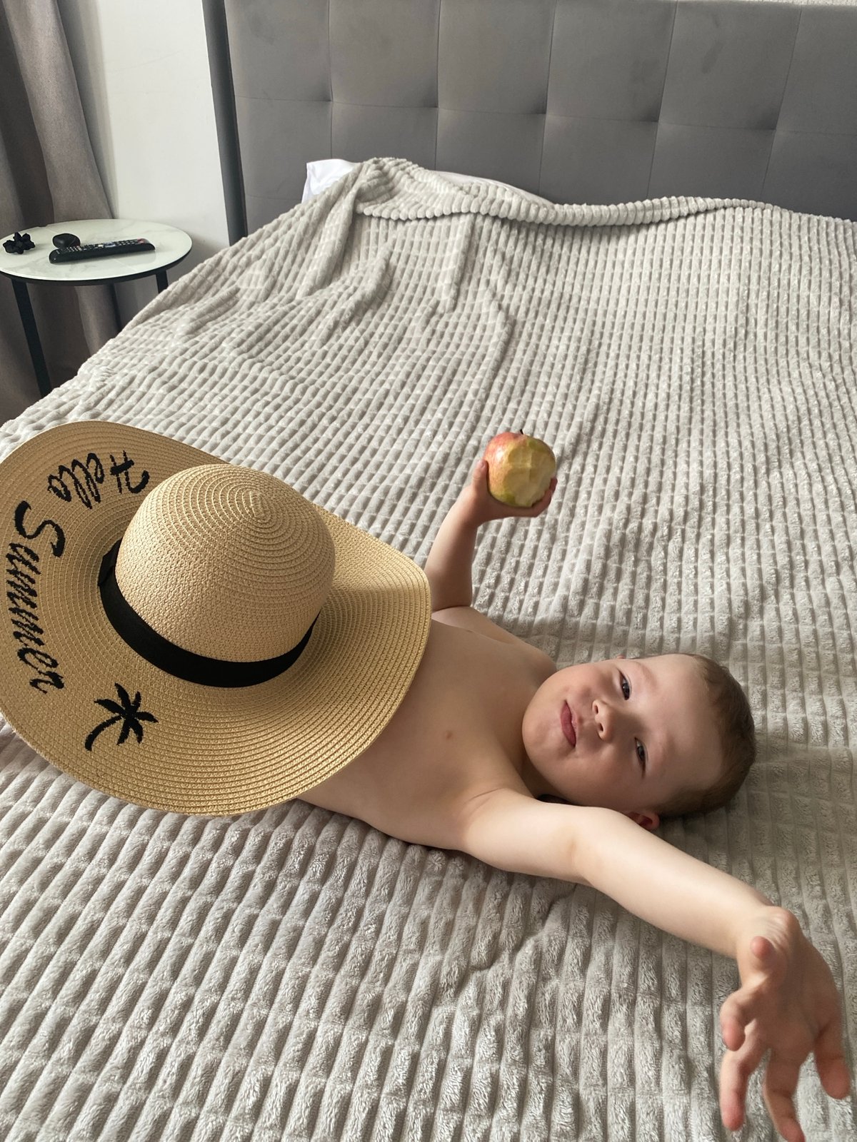 Morning family moments captured in Sochi home