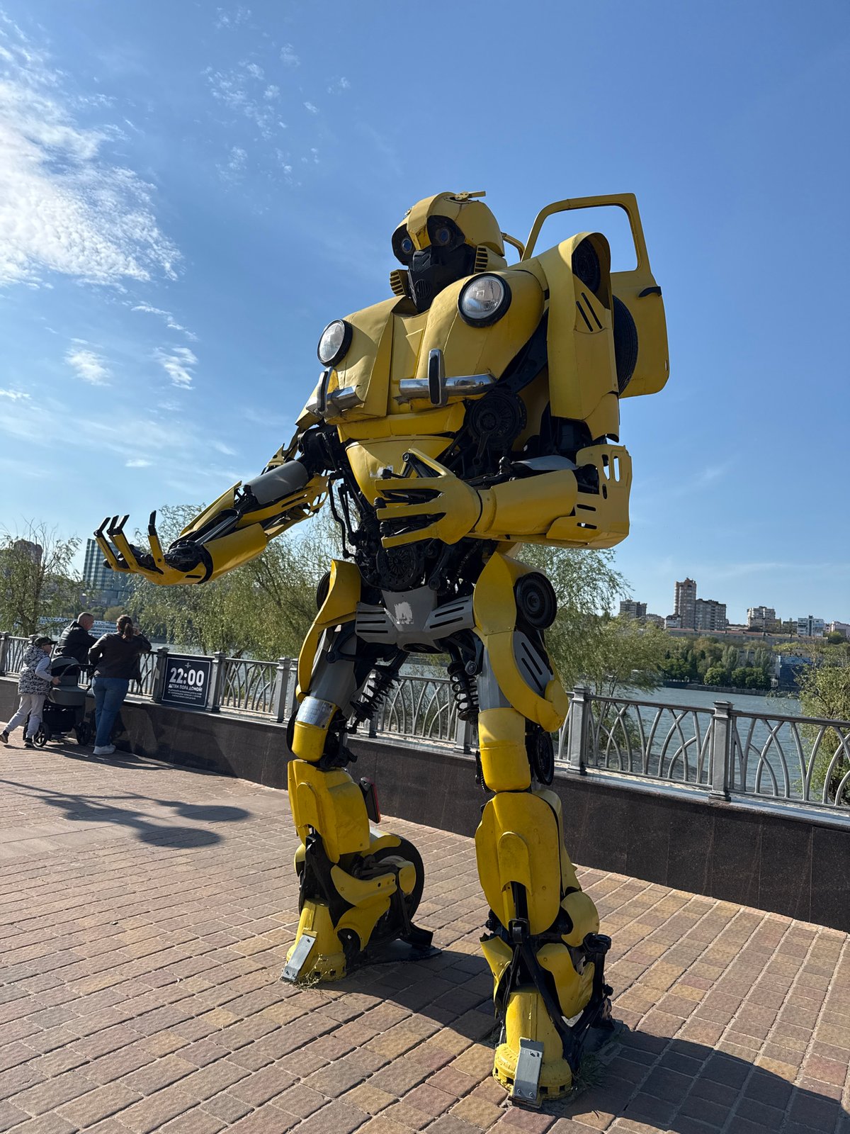 Fountains and robot sculpture draw visitors in Rostov-on-Don
