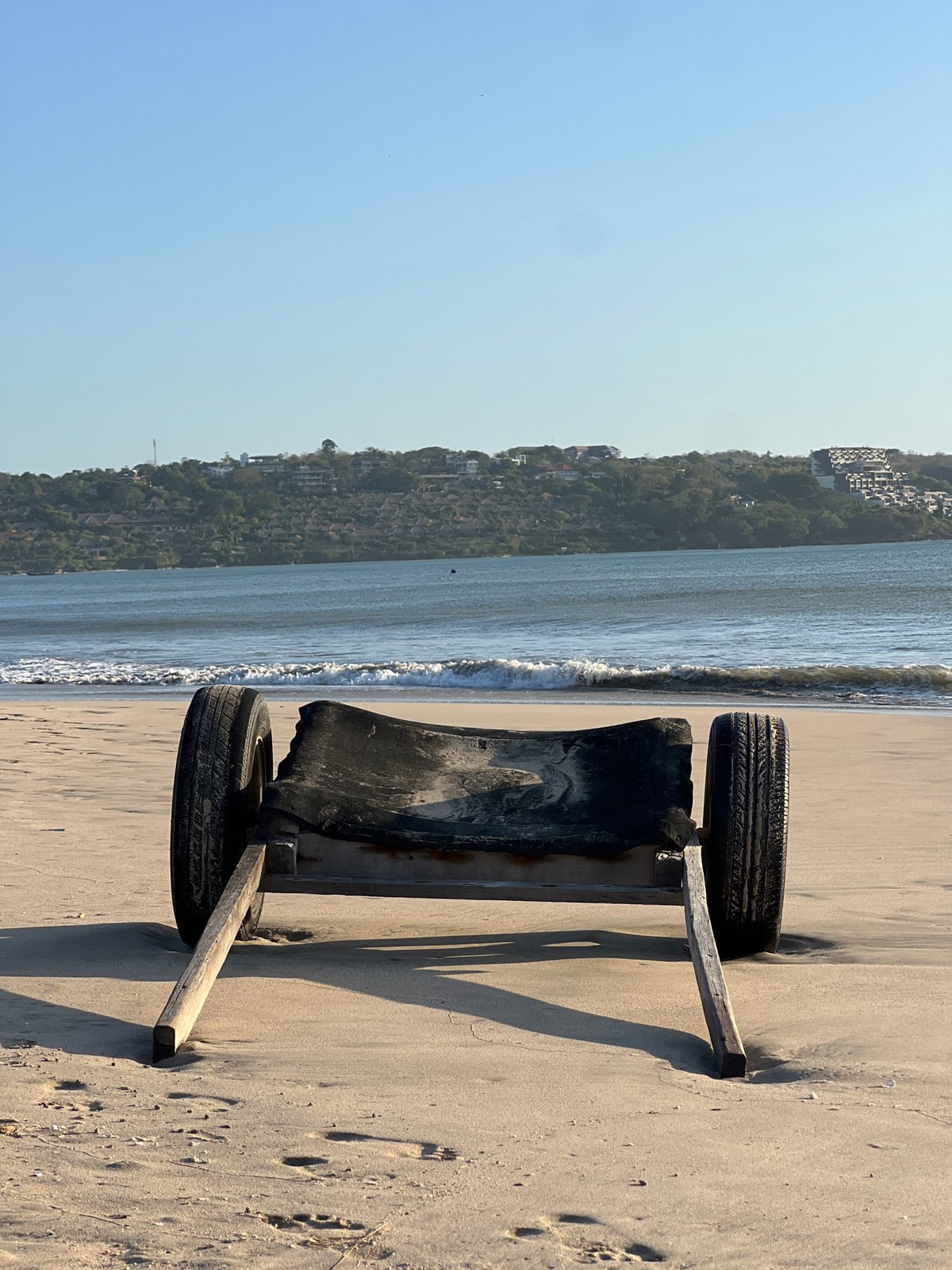 Morning hang on a Kuta Selatan beach with a DIY cart