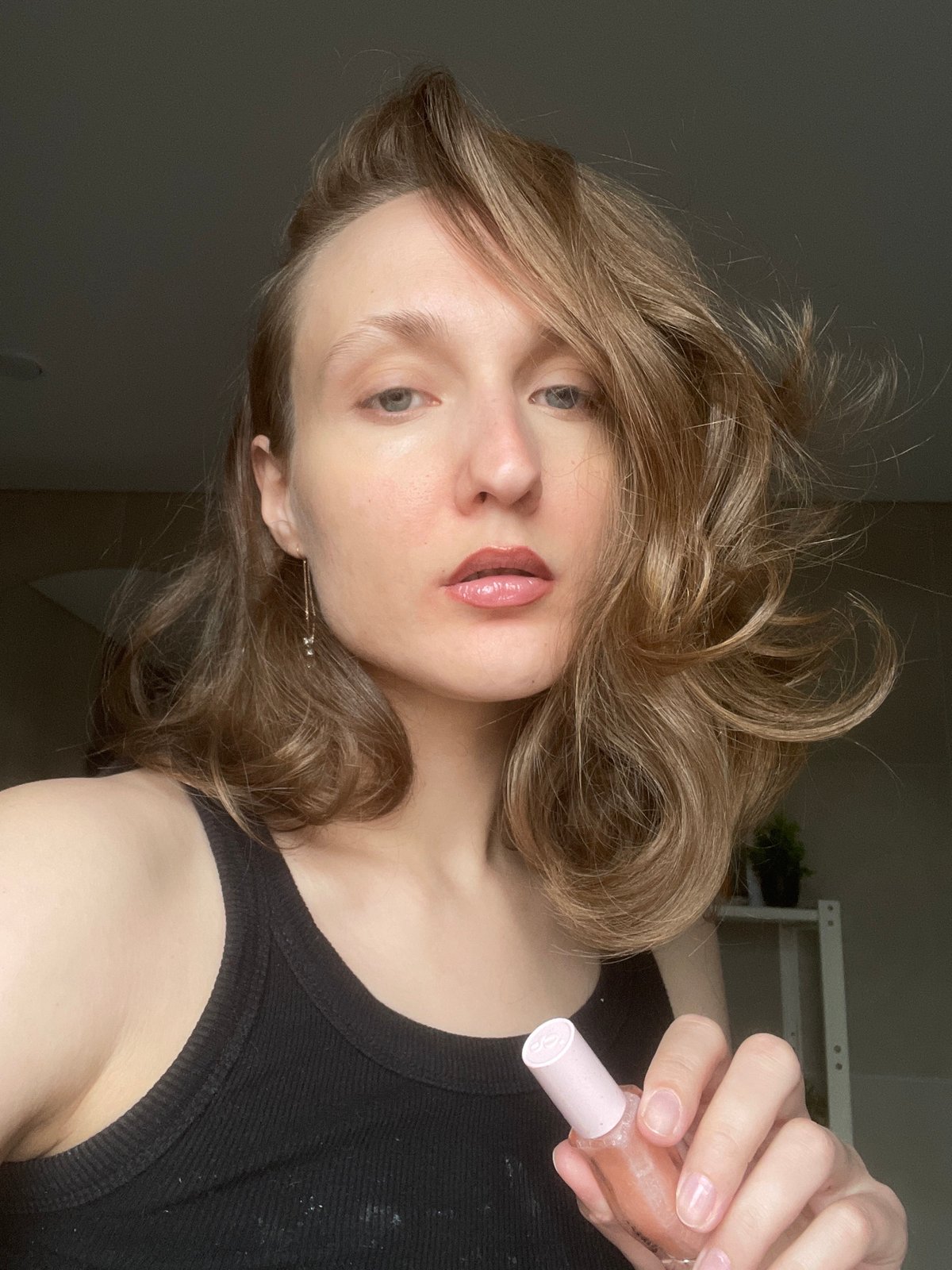 Everyday moments captured in Russian village: beauty routine, artwork