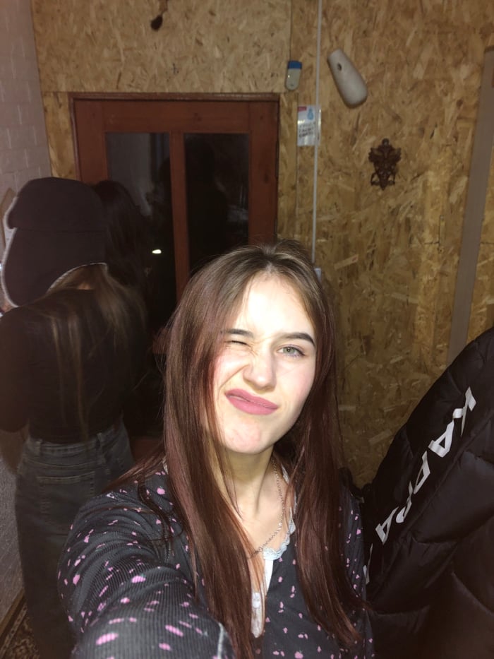 Young women photographed in casual indoor social gathering, Фоки Russia