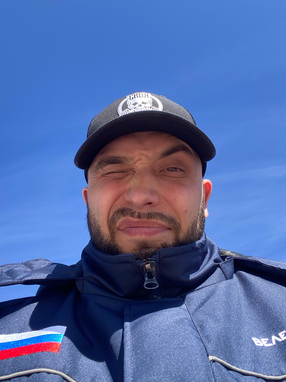 Man documents morning routine through selfies in Luzhitsy, Russia