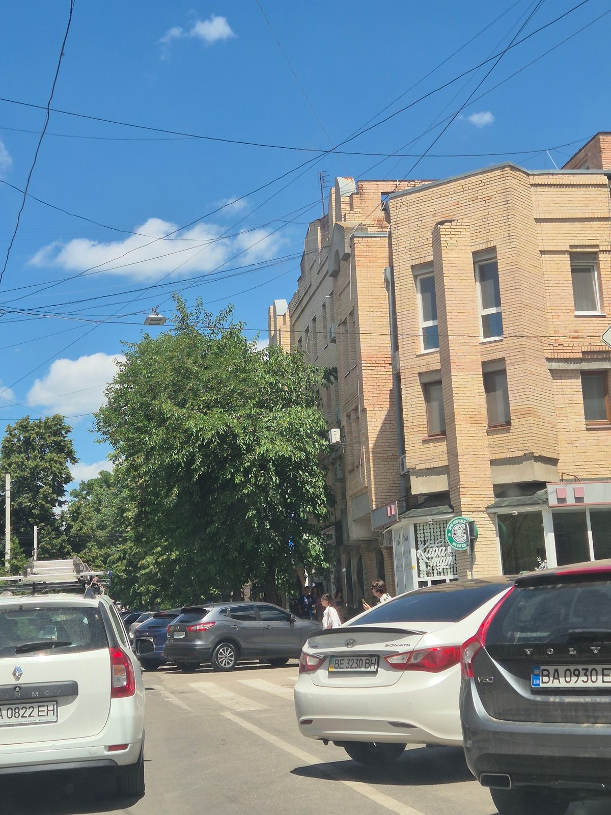 Morning streets of Kropyvnytskyi on a sunny summer day
