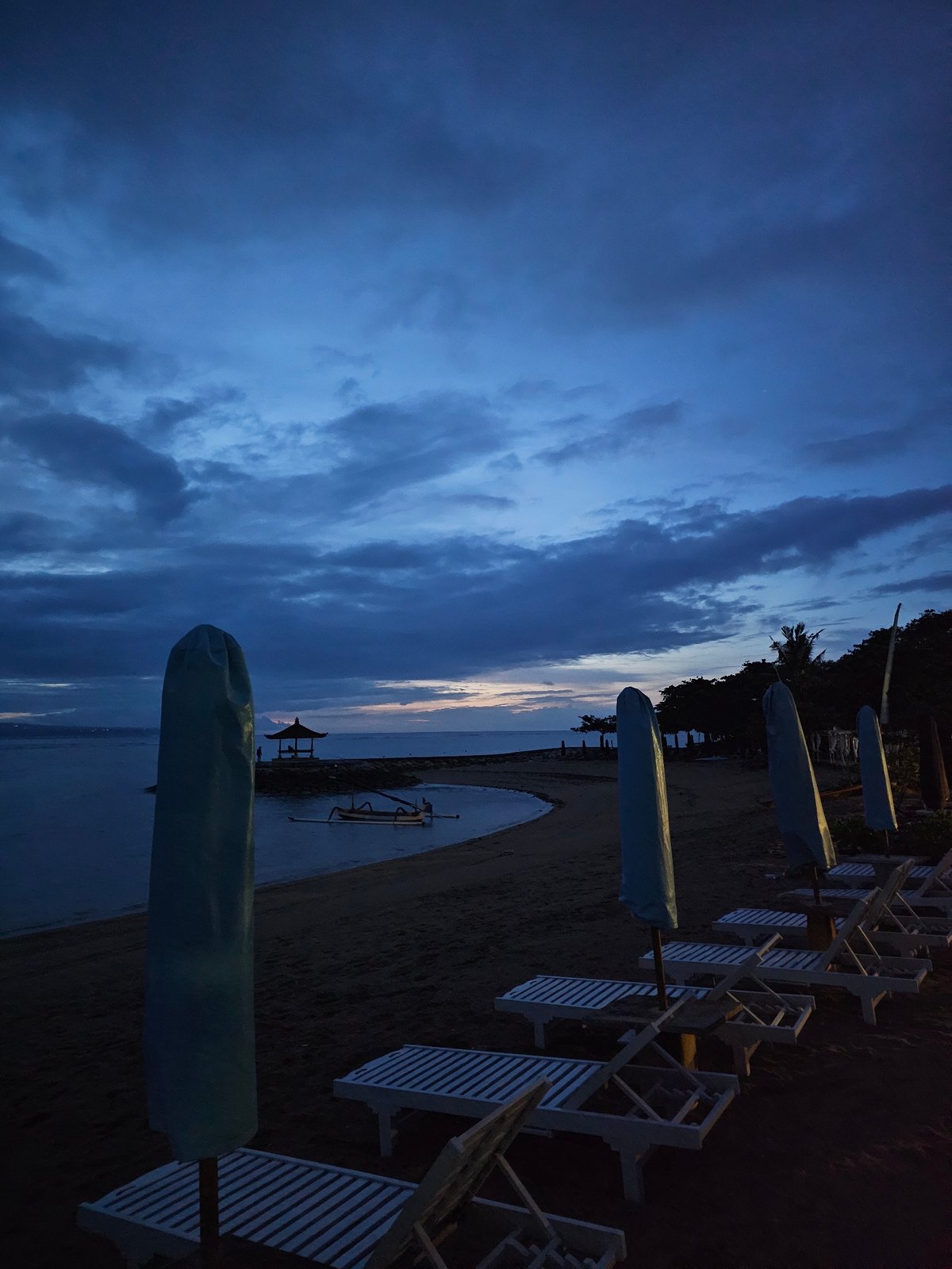 Dusk beach scene documented by witnesses in Denpasar, Indonesia
