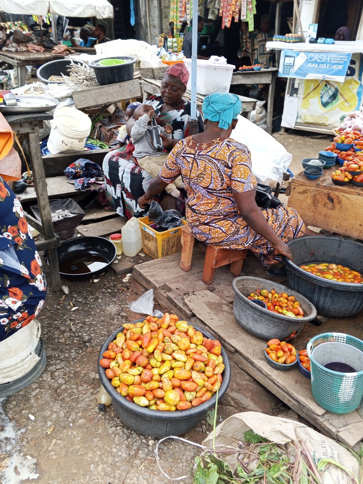 Midday street and market life in Zango-ndaji, Nigeria