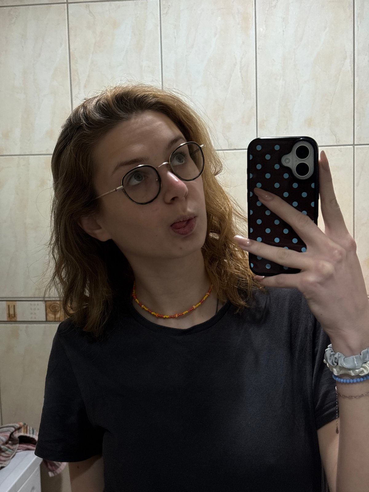 Person takes rotated mirror selfie indoors in Kragujevac