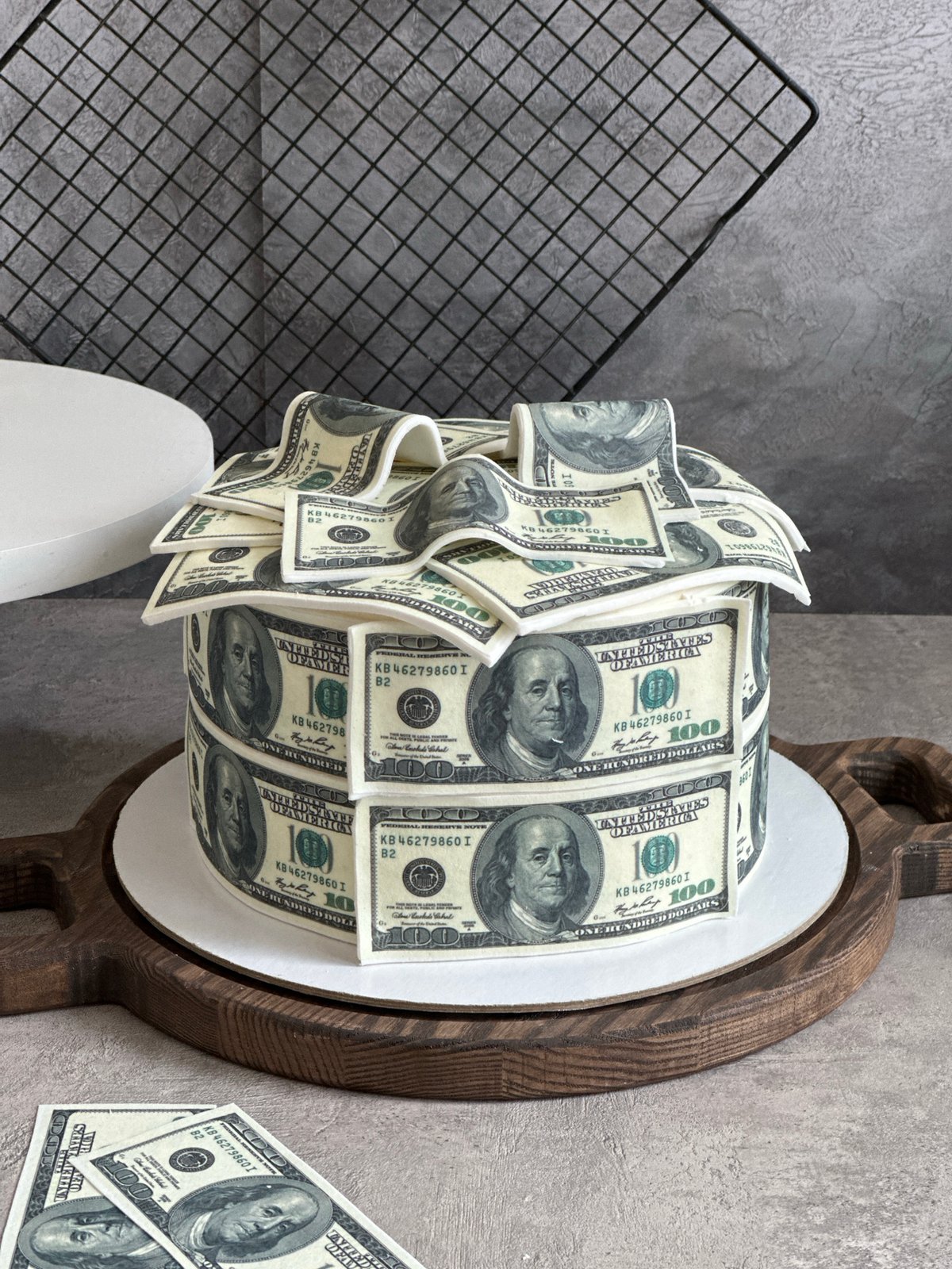 Dollar bill cake spotted in Russian city