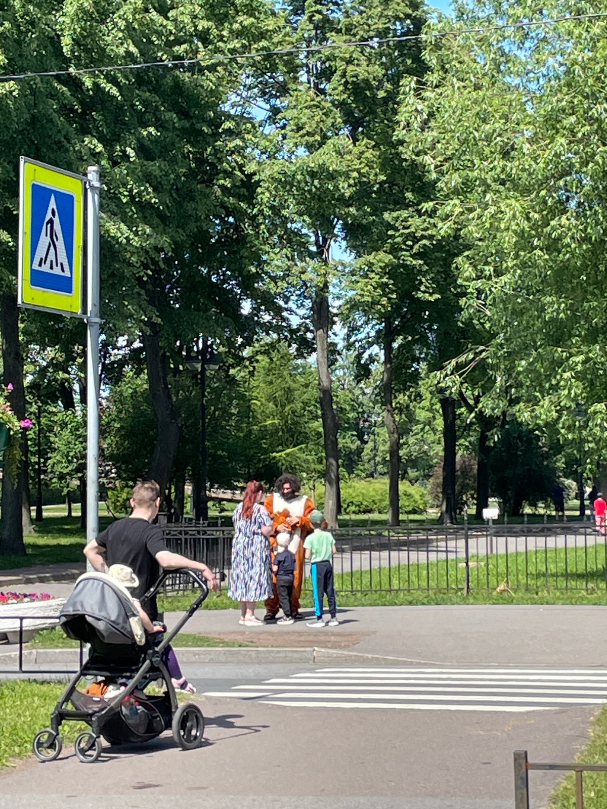 Morning street life and urban art captured in Saint Petersburg