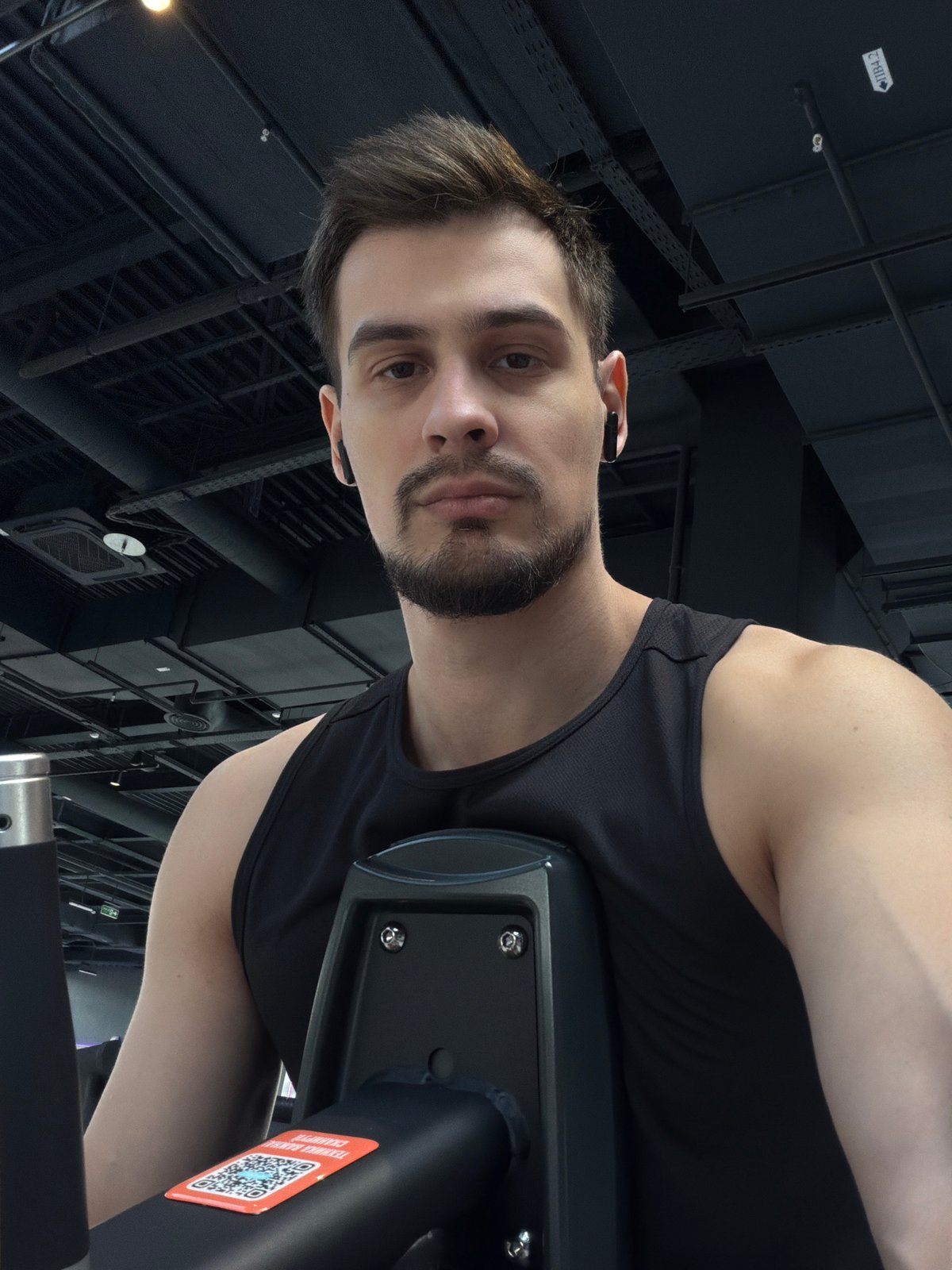 Morning routines documented across Krasnoyarsk fitness and residential facilities