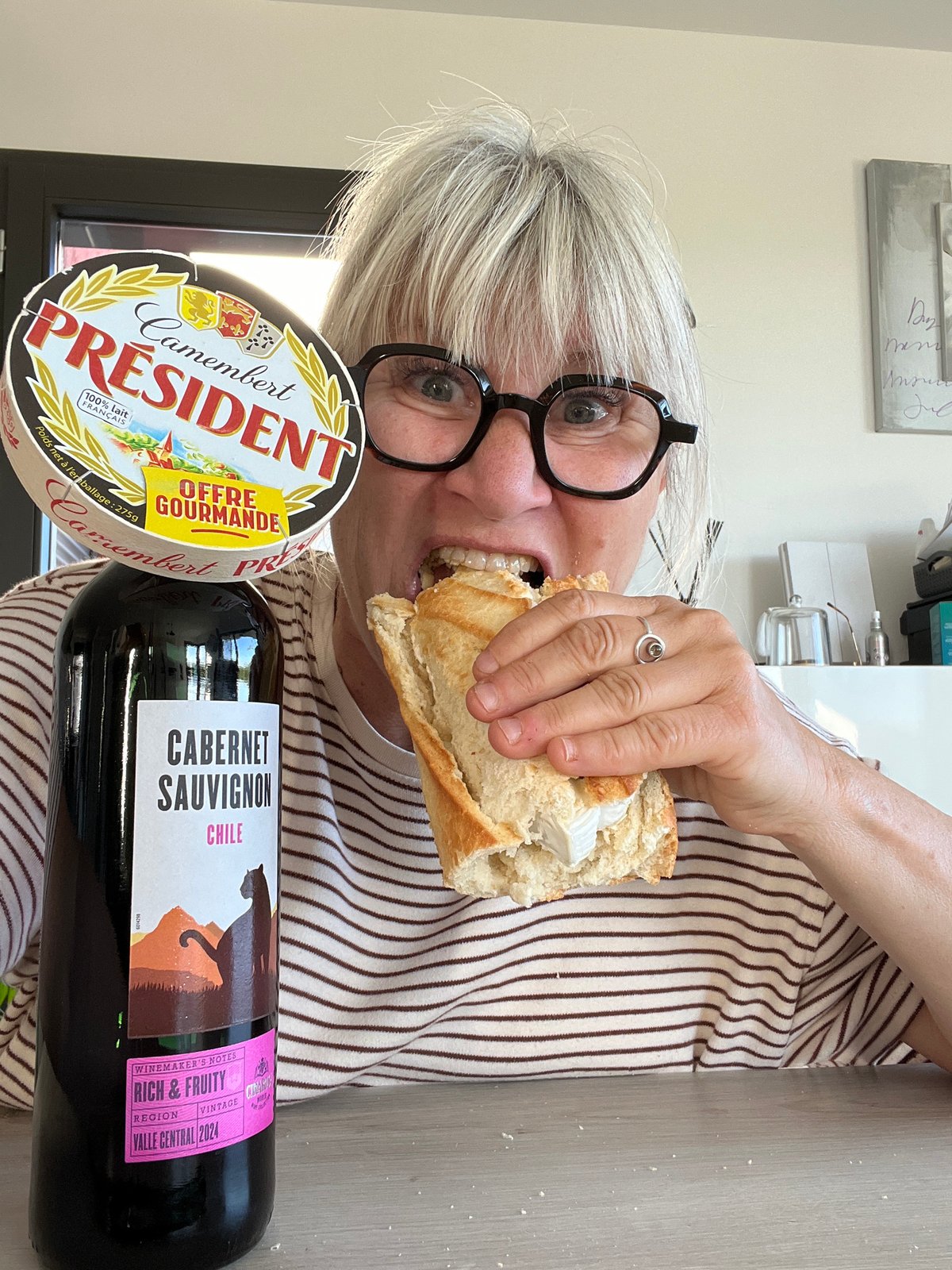 Person enjoys baguette sandwich in Chambœuf, France