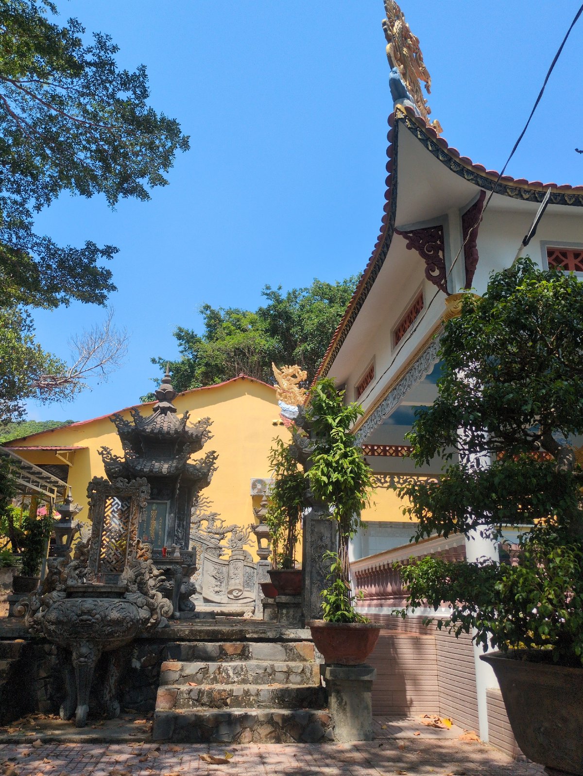 Religious statues observed in Phú Quốc courtyard overlooking ocean