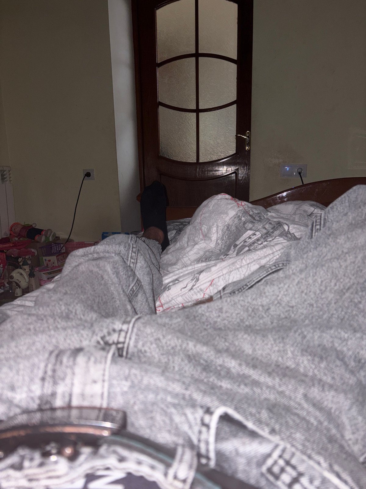 Evening at home in Vanadzor: jewelry, bedroom details, bathroom mirror